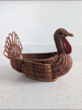Vintage Woven Wicker Turkey Basket – Thanksgiving Bread/Fruit Basket